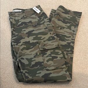 Amazon Essentials Green Camo Cargo Pants